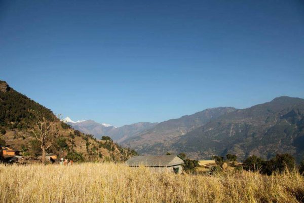 Kleine Hütte hinter Feld in Swaragau