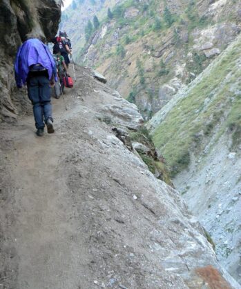 Wanderer im Annapurnagebirge
