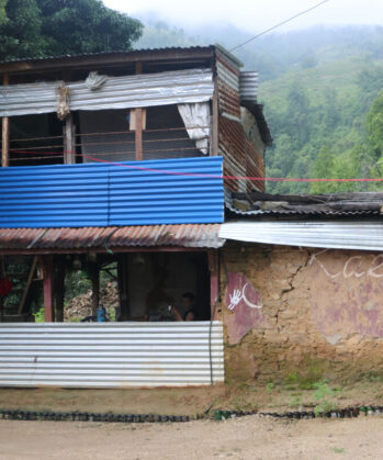 Karmalaya-Farmhaus nach dem Erdbeben