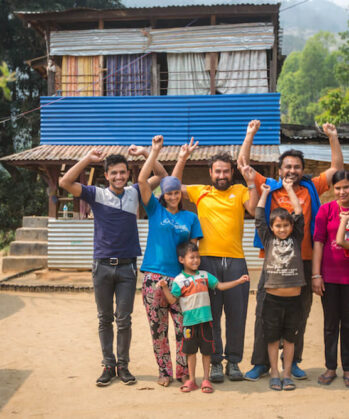 Karmalaya-Team Nepal vorm Farming-Haus Gaujini