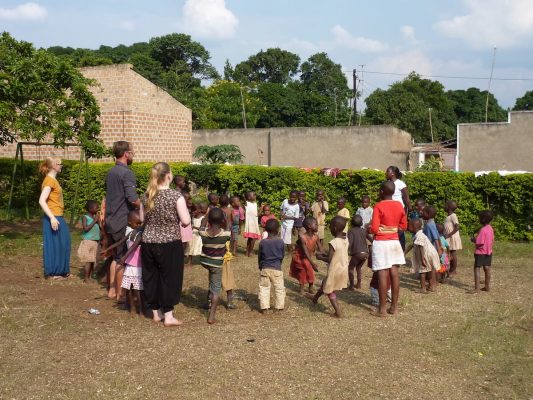 Freiwilligenarbeit im Karmalaya Kinderbetreuungsprojekt in Zentraluganda