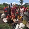 Karmalaya Volontäre & Mitarbeiter beim Farming in Uganda