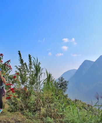 Reisende wandert in der Annapurna-Region in Nepal