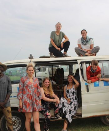 Reisen vor Safari-Bus in Uganda